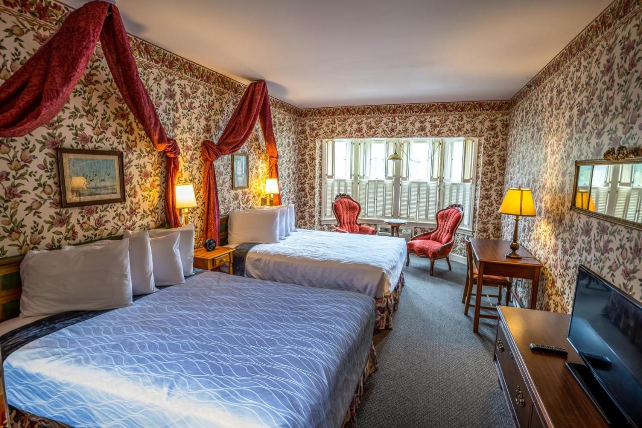 Deluxe Queen Room Two Queen Beds