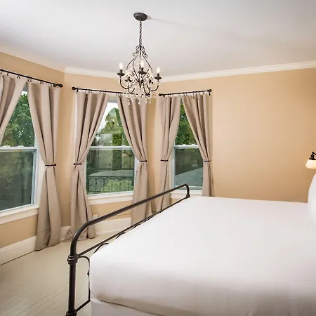 Pine Cottage Bed & Breakfast-2